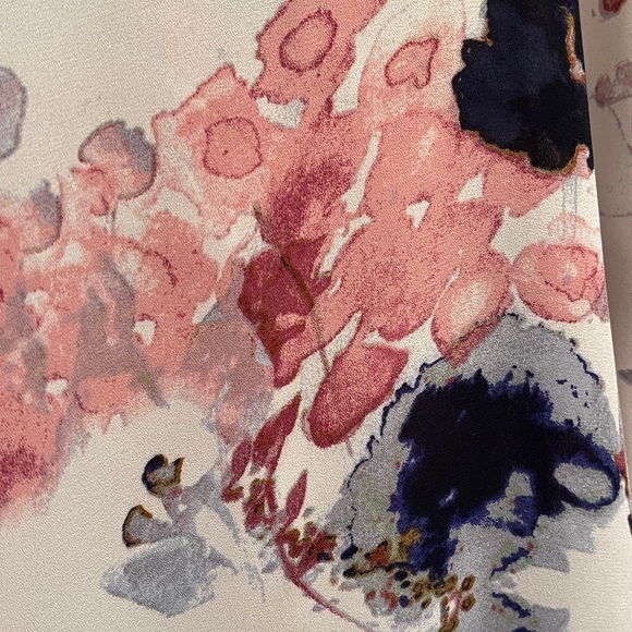 Rose and Thyme Watercolor Floral Blouse Size SMALL - Picture 6 of 7